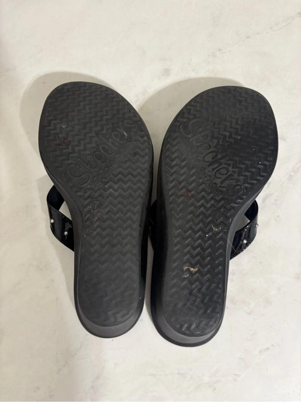 Skechers Size 7 Black Kitty Wedge Flip Flops Y2K Preppy Travel Vacation